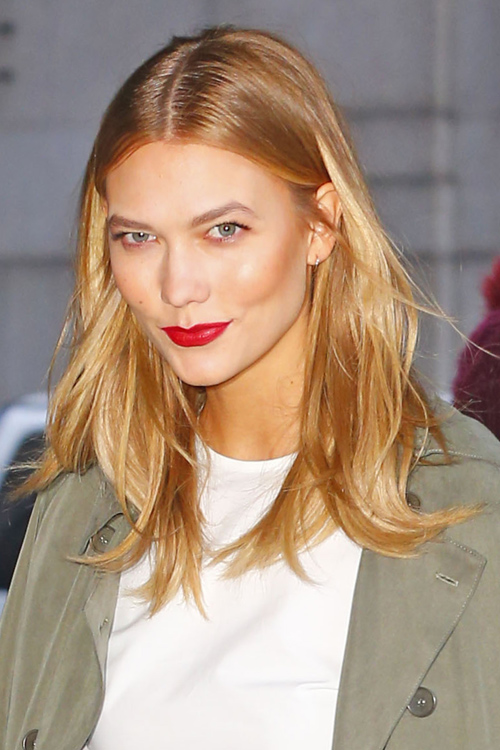 Karlie Kloss Straight Honey Blonde Angled, Dark Roots Hairstyle | Steal ...