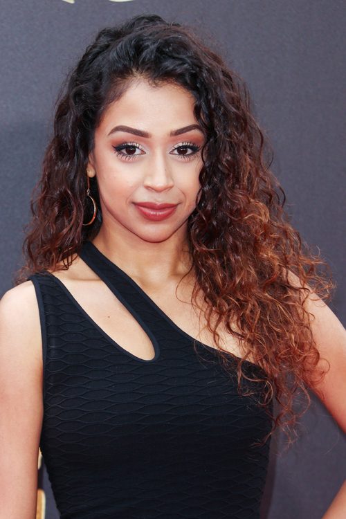 Liza Koshy S Hairstyles Hair Colors Steal Her Style