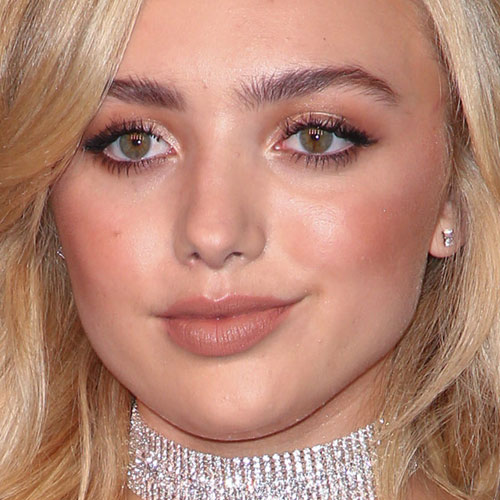 Peyton List's Makeup Photos & Products Steal Her Style
