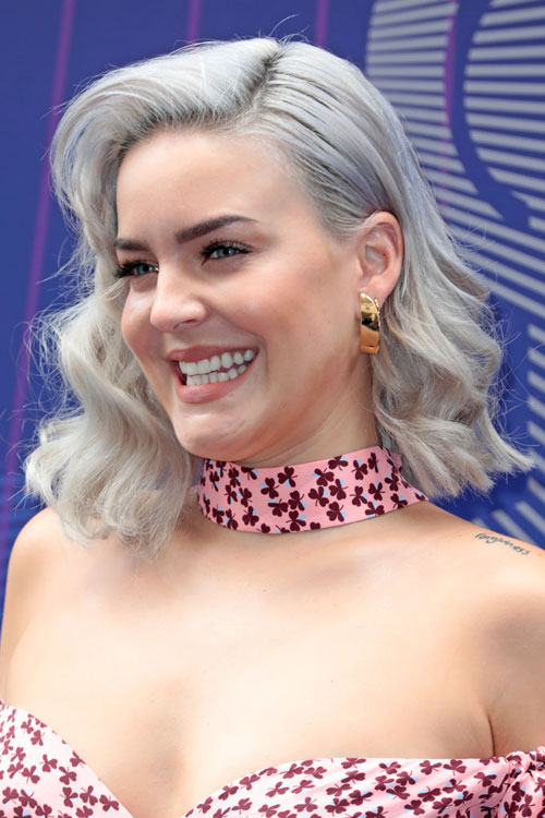 Anne-Marie Wavy Silver Bob, Uneven Color Hairstyle | Steal Her Style
