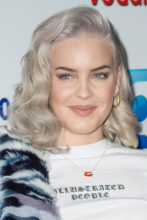 Anne-Marie Wavy Platinum Blonde Barrel Curls, Bob Hairstyle | Steal Her