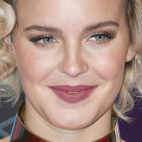 Anne-Marie Makeup: Black Eyeshadow, Brown Eyeshadow, Gold Eyeshadow