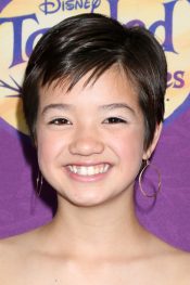 Peyton Elizabeth Lee's Hairstyles & Hair Colors | Steal Her Style