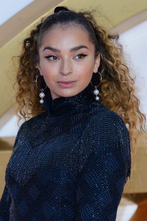 Ella Eyre's Hairstyles & Hair Colors | Steal Her Style