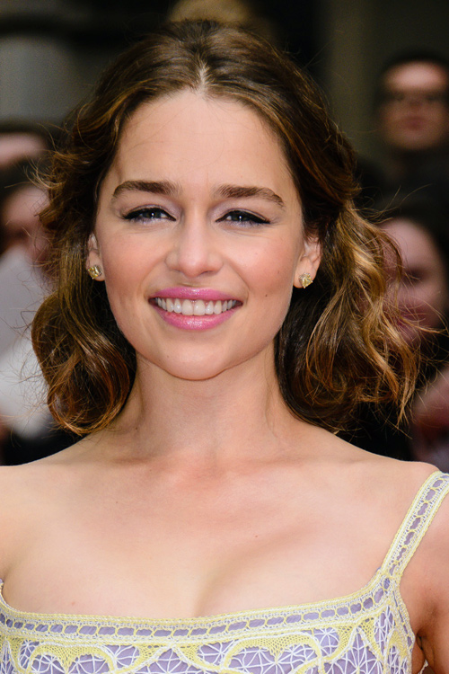Emilia Clarke Wavy Medium Brown All-Over Highlights, Barrel Curls, Bob