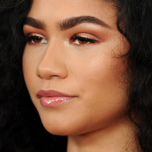 Zendaya Makeup: Gold Eyeshadow & Red Lipstick | Steal Her Style