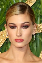 Hailey Baldwin's Hairstyles & Hair Colors | Steal Her Style