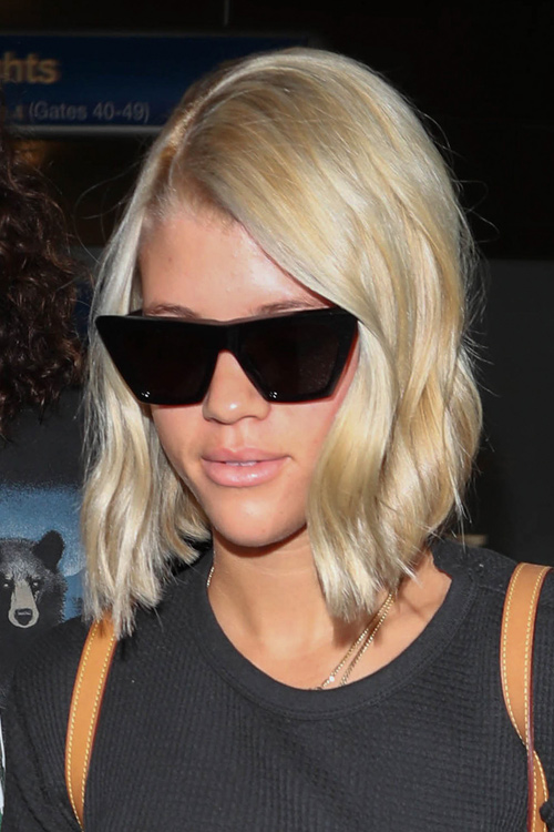 Sofia Richie Wavy Platinum Blonde Angled Bob Hairstyle Steal Her Style