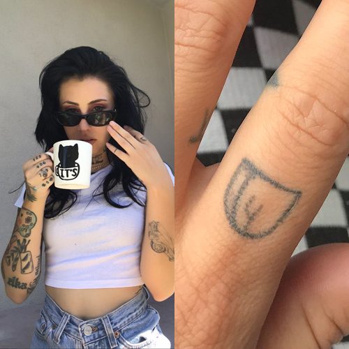 Brandi Cyrus' Cross Finger Tattoo | Steal Her Style