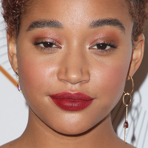 Amandla Stenberg Makeup: Nude Eyeshadow & Black Lipstick, White