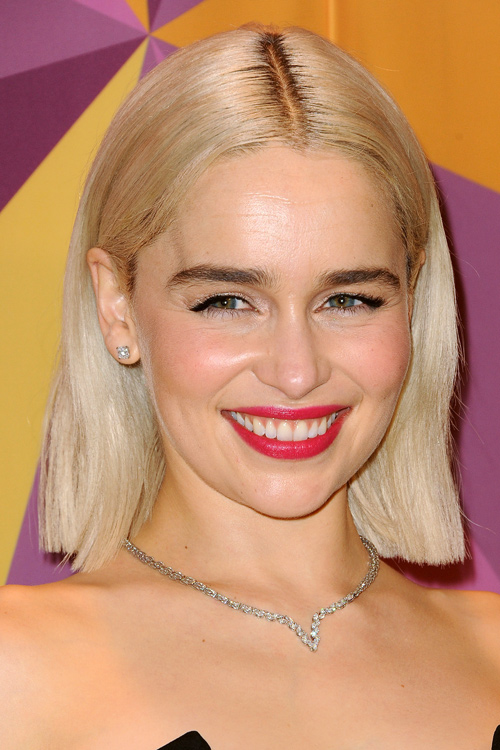 Emilia Clarke Straight Platinum Blonde Blunt Cut, Dark Roots Hairstyle ...