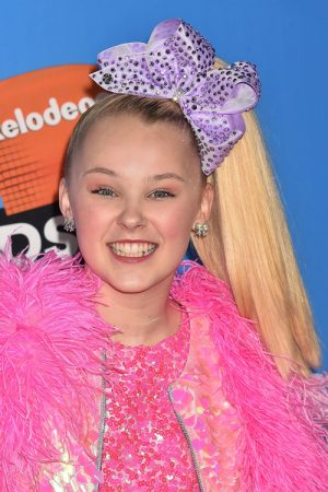 JoJo Siwa's Hairstyles & Hair Colors | Steal Her Style