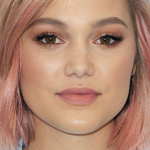 Olivia Holt Makeup Black Eyeshadow Bronze Eyeshadow And Nude Lipstick Steal Her Style 