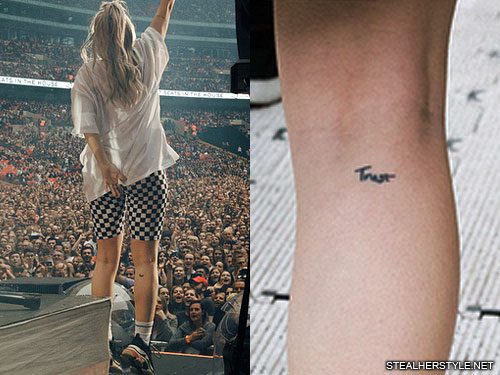 16 Celebrity Knee Tattoos