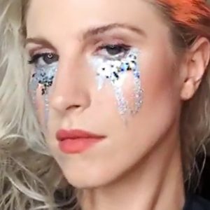 Hayley Williams Makeup: Black Eyeshadow, Peach Eyeshadow & Peach ...