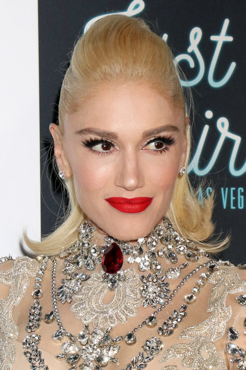 Gwen Stefani S Hairstyles Hair Colors Steal Her Style