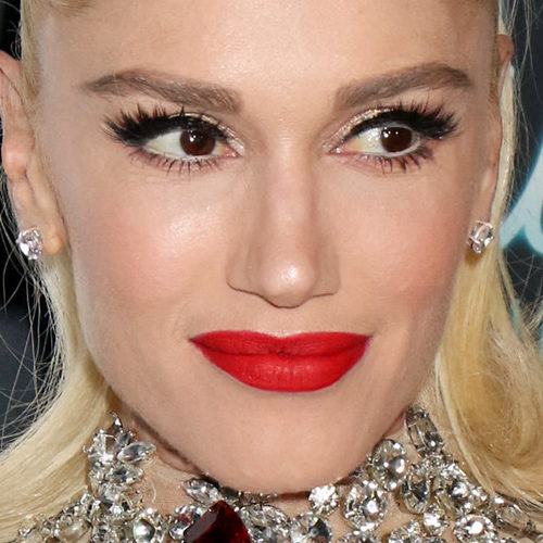 Gwen Stefani is completely wrinkle free at age 52 as she shares close-up  selfies | Daily Mail Online