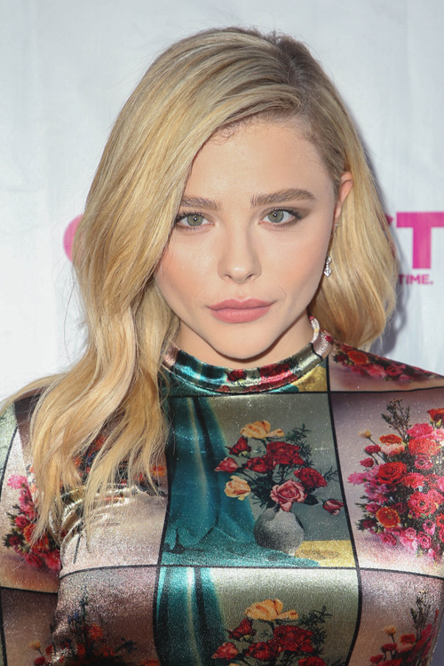 Chloe Moretz Wavy Light Brown All-Over Highlights, Side Part Hairstyle ...