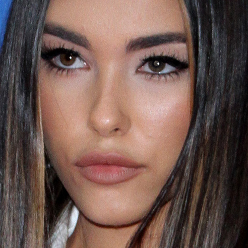 Madison Beer Makeup: Beige Eyeshadow, Black Eyeliner ...