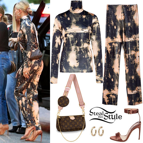 Hailey Baldwin Clothes & Outfits, Page 31 of 40, Steal Her Style