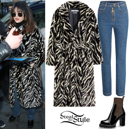 Selena Gomez Wears Louis Vuitton and Mango on London Tour: Pics