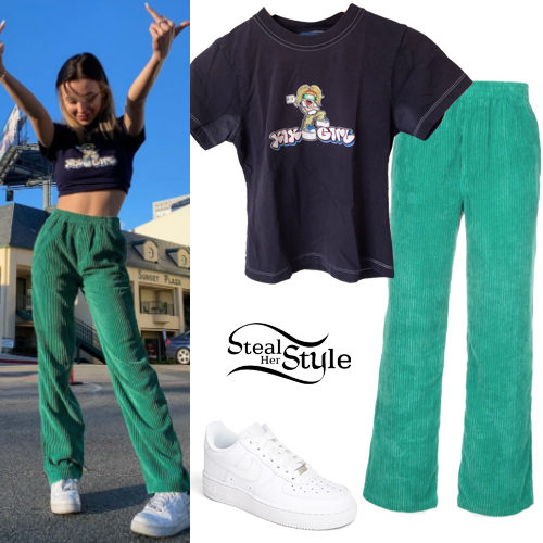 Emma Chamberlain: Graphic T-Shirt, Green Pants