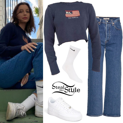 Emma Chamberlain: Crop Sweater, Blue Jeans
