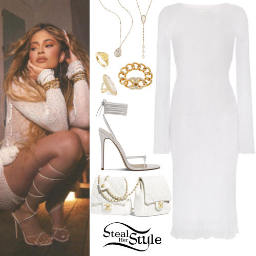 Kylie Jenner wearing the Hermès Mini Kelly 20cm 💕 Swipe to shop her style.  . . . . #hermeskelly #madisonaveneucouture #hermes #kellybag…