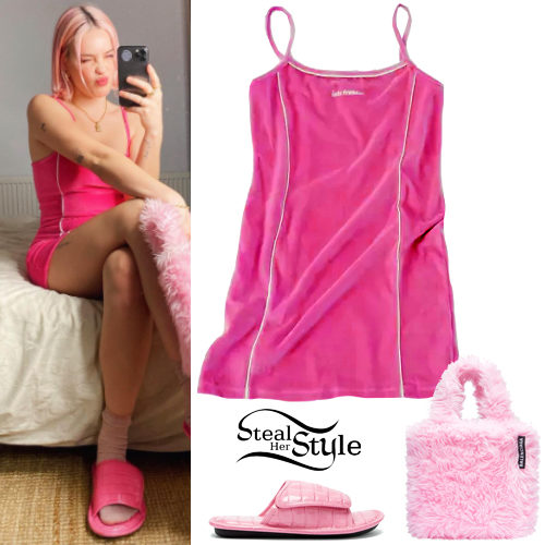 sammensværgelse hvis du kan gentage Anne-Marie: Pink Dress and Sandals | Steal Her Style