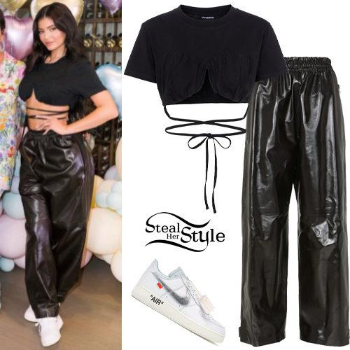 Kylie Jenner Clothes & Outfits | Page 11 of 62 | Steal Her Style | Page 11