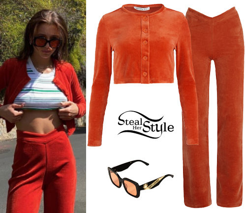 Emma Chamberlain Clothes & Outfits, Page 4 of 7, Steal Her Style