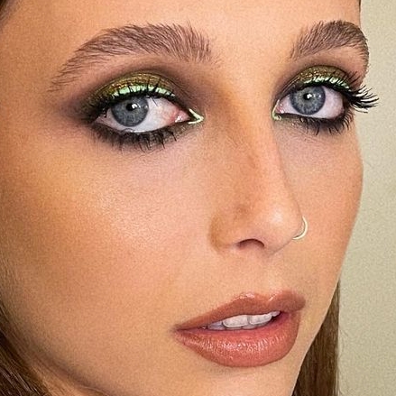 Emma Chamberlain makeup Met Gala 2021 