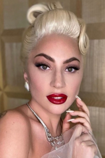 Lady gaga goes back to black with the natural look