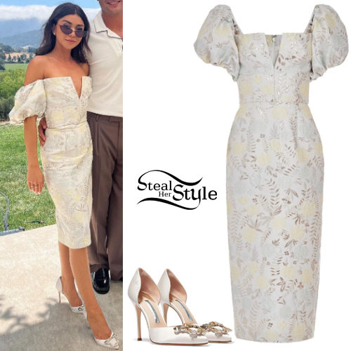 Sarah Hyland Clothes & Outfits | Steal Her Style