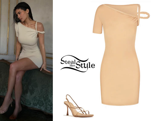 Kylie Jenner's Blue Schiaparelli Dress at Paris Fashion Week | POPSUGAR  Fashion UK